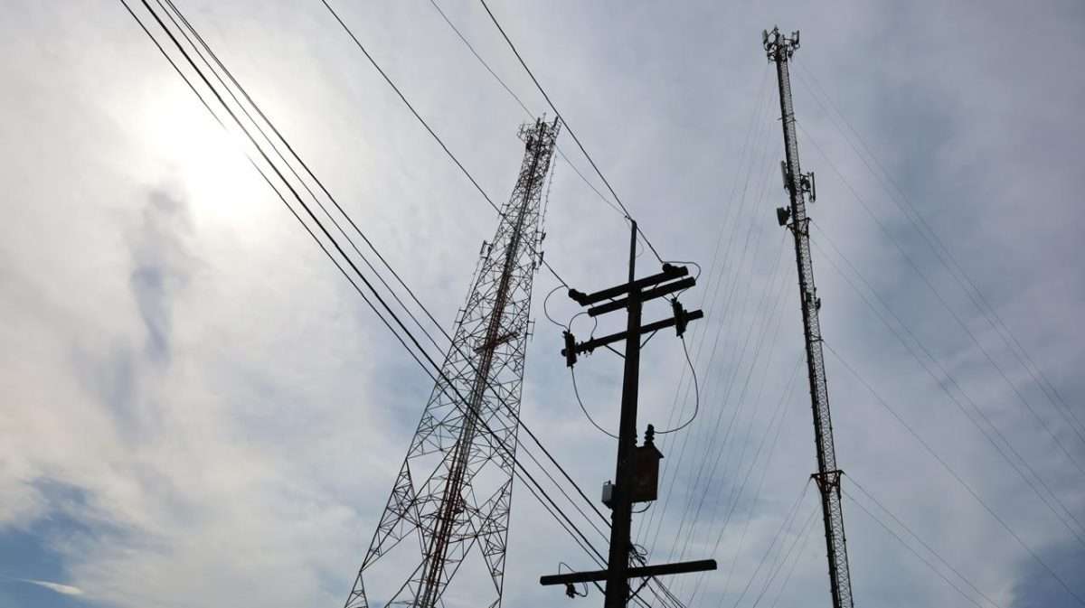 Powerline and telecom mast — COGO field photo